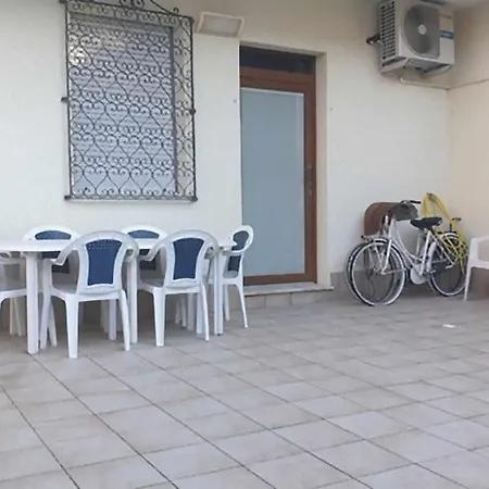 R05 - Comodo Trilocale Con Corte Privata Apartamento Marcelli